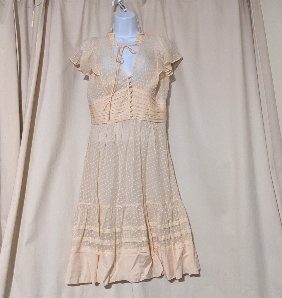 BCBGMAXAZRIA cream retro silk dress 8 runs small